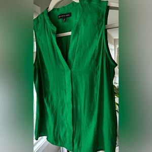 Banana Republic🍀🍀🍀💚green sleevless blouse Size XS Excellent condition!